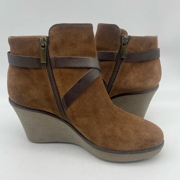 ANDRE ASSOUS Pamie Suede Leather Wedge Booties - Picture 4 of 8
